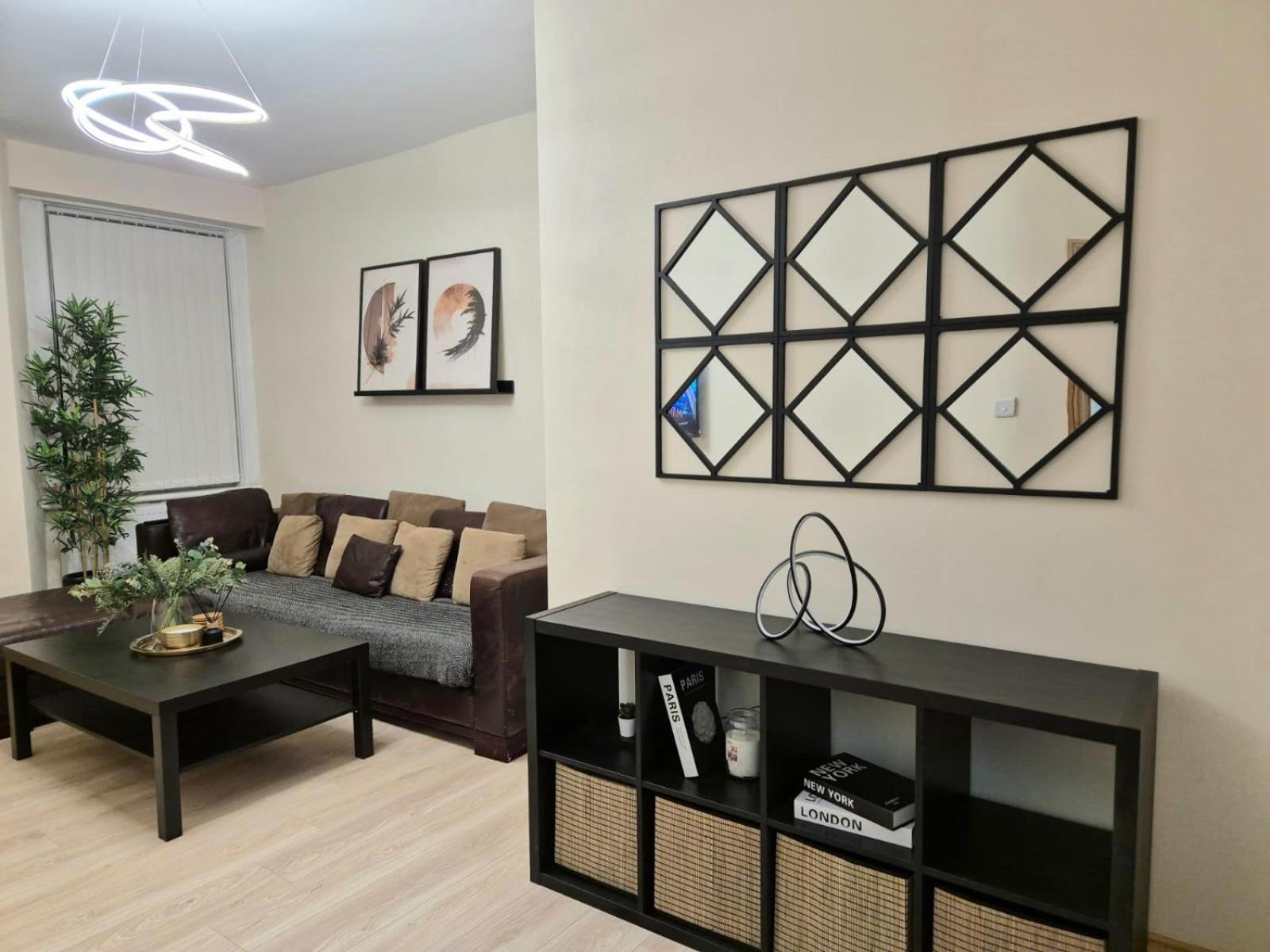 Homestay In 6 Minutes Drive To Victoria Station Manchester
