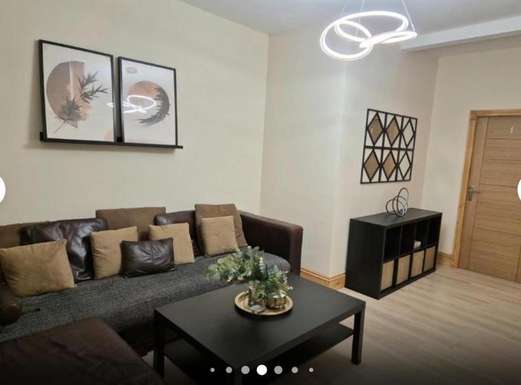In 6 Minutes Drive To Victoria Station Homestay *