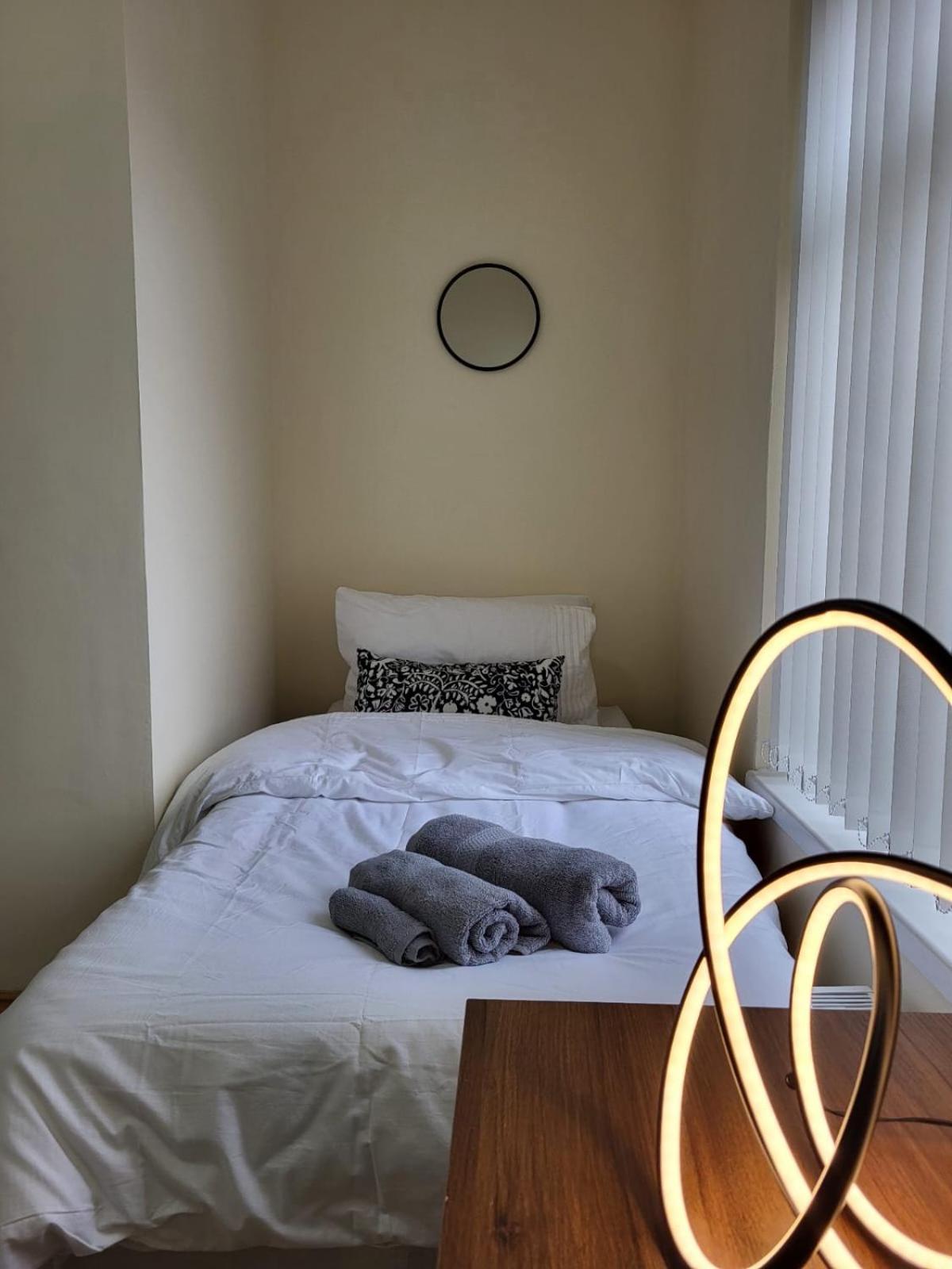 In 6 Minutes Drive To Victoria Station * Manchester