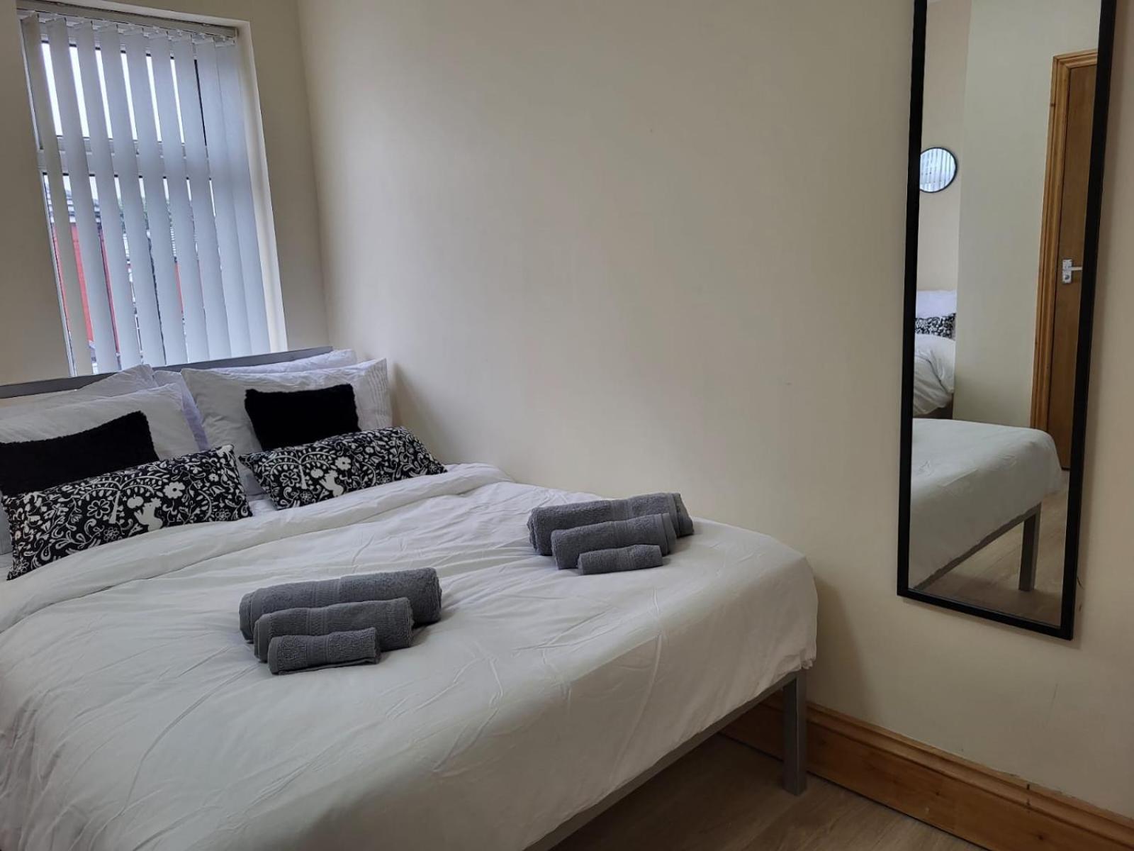 In 6 Minutes Drive To Victoria Station Homestay