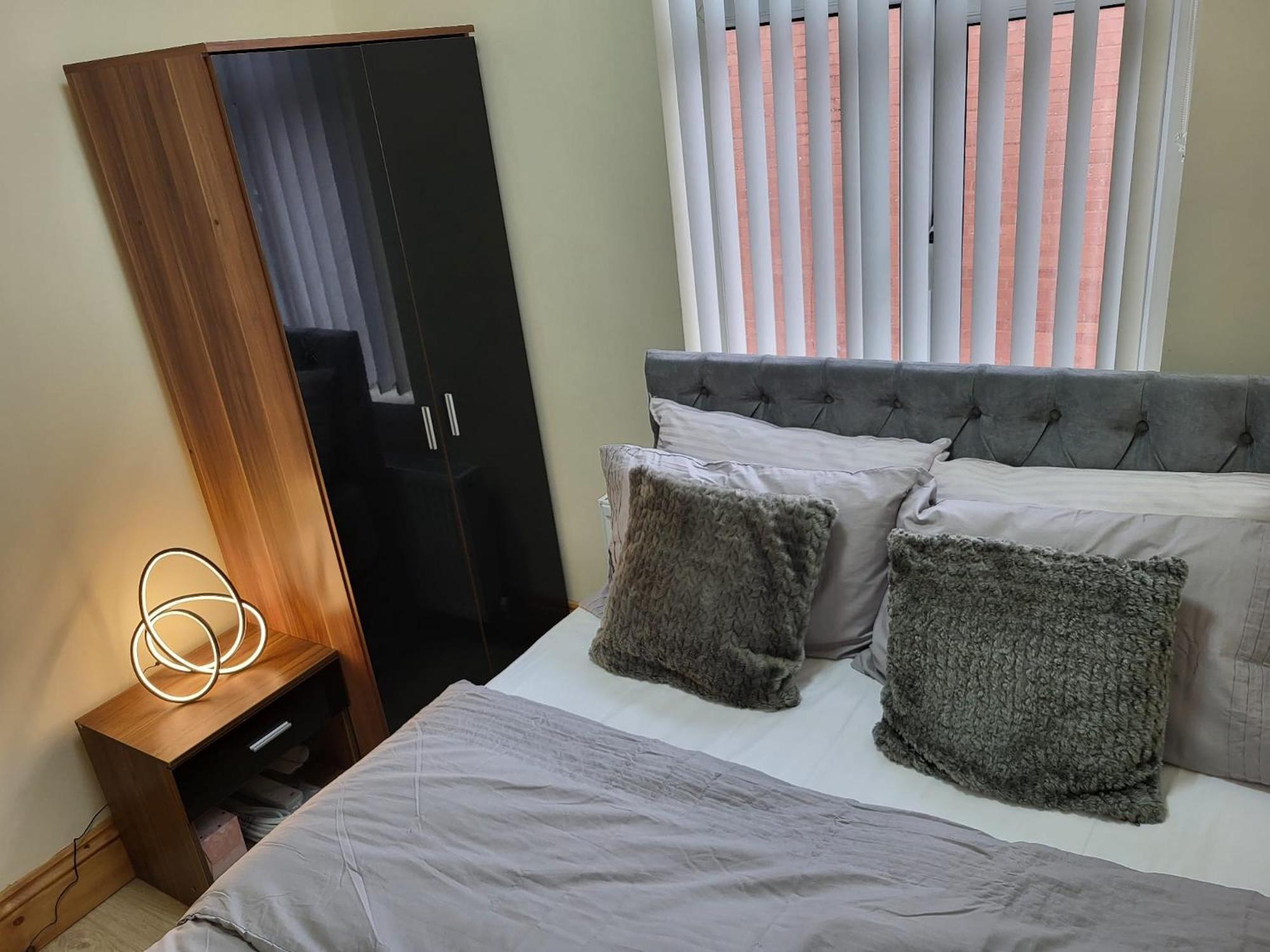 Homestay In 6 Minutes Drive To Victoria Station