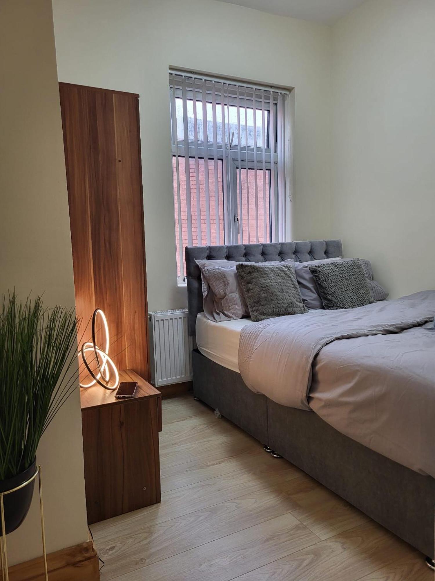 In 6 Minutes Drive To Victoria Station * Manchester