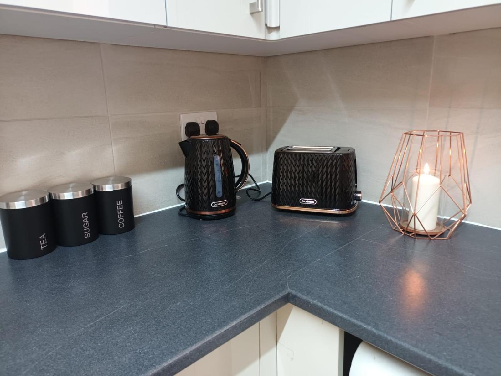 In 6 Minutes Drive To Victoria Station Homestay Manchester